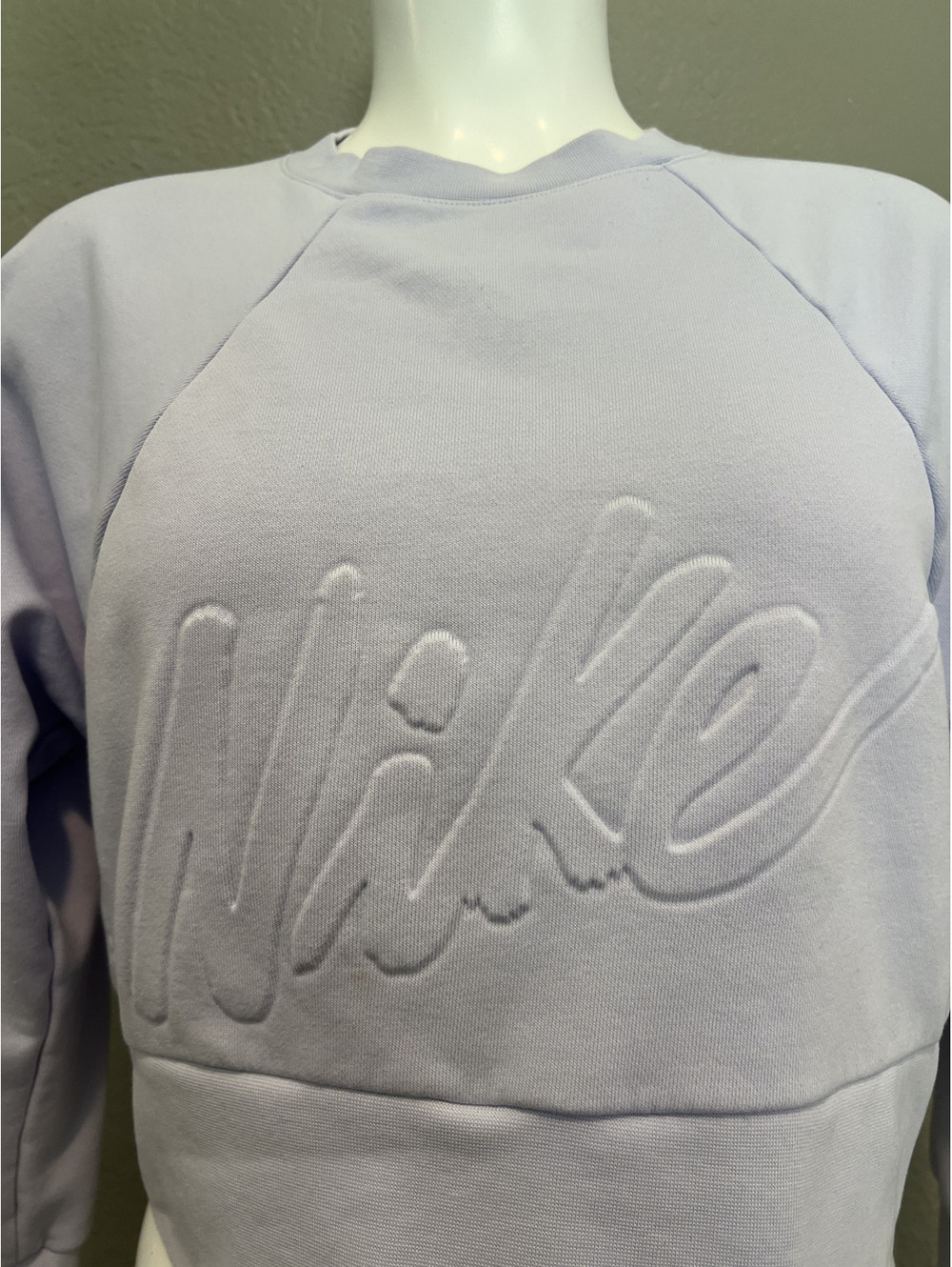 Nike Dri-FIT Women’s Small Lavender Cropped Sweatshirt Tonal Logo Crewneck